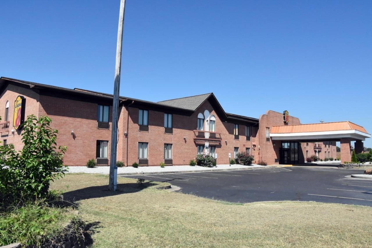 Super 8 By Wyndham Metropolis Motel Exterior photo
